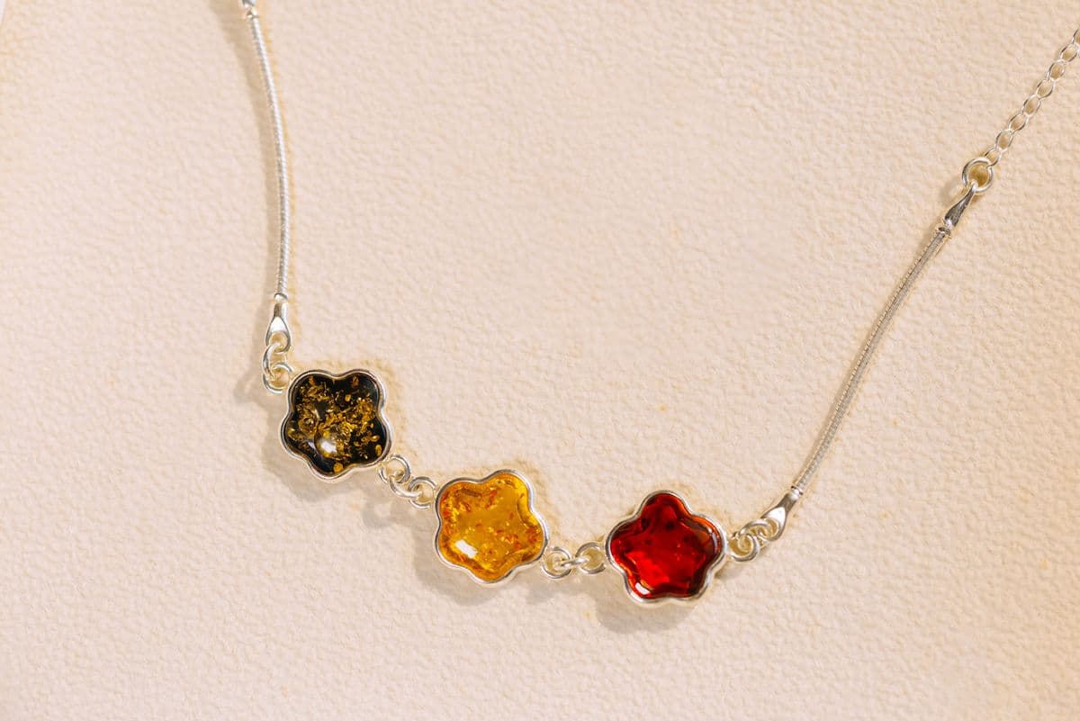 سوار فضة إسترلينية متألق بتصميم أزهار من كهرمان البلطيق متعدد الألوان