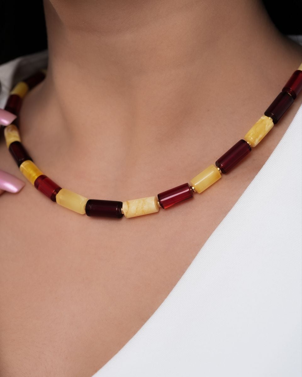 عقد أسطواني يدوي الصنع باللونين الأحمر والأبيض - 1