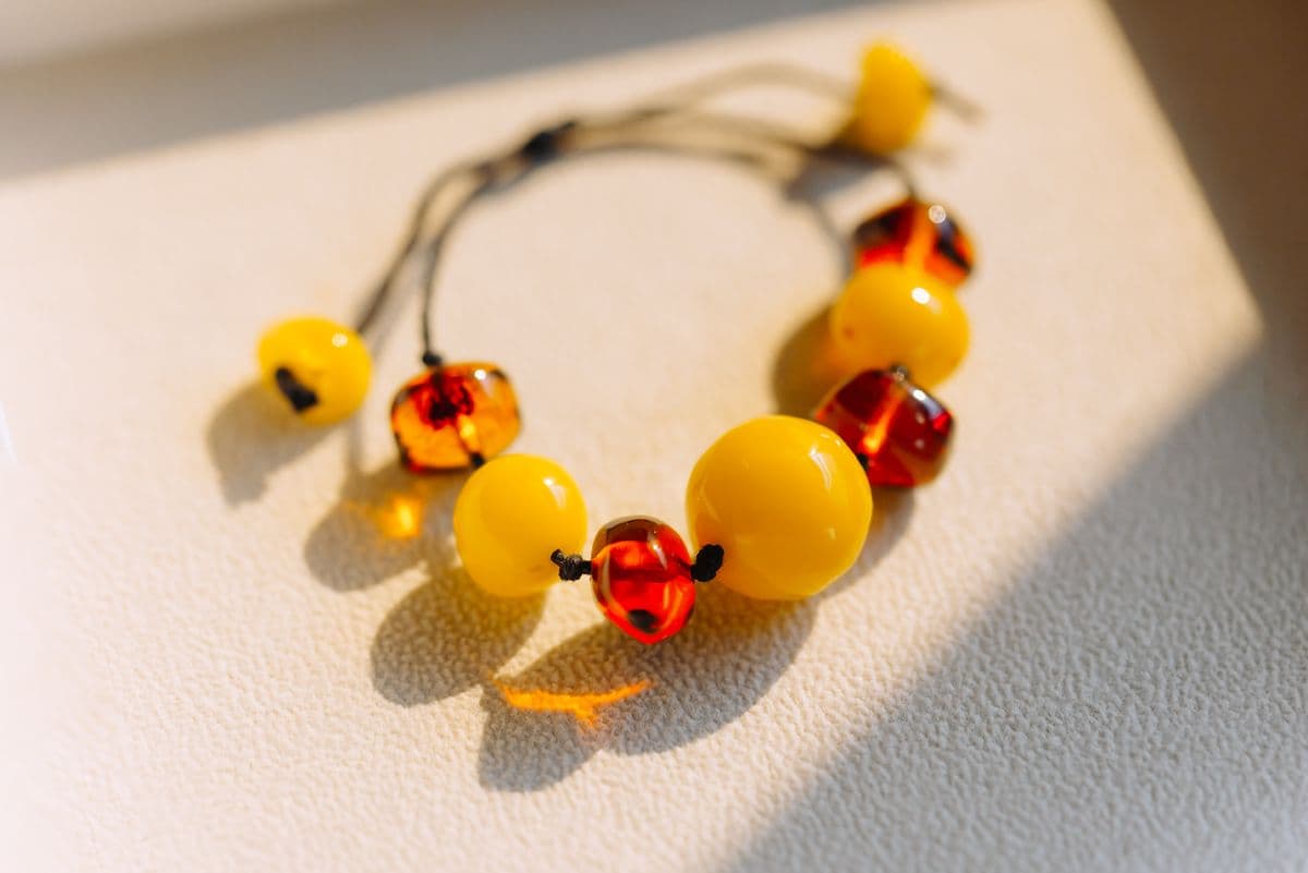 سوار من كهرمان البلطيق العضوي الجريء بخيط قابل للتعديل