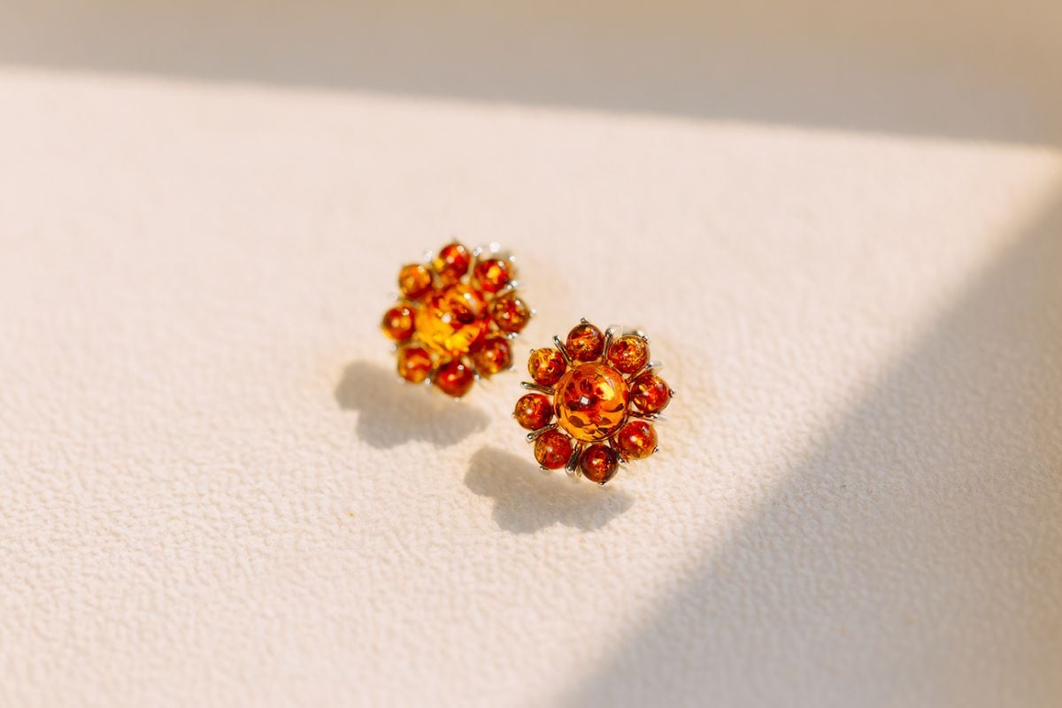 أقراط فضة إسترلينية فاخرة بتصميم أزهار مرصعة بكهرمان البلطيق الكرزي الداكن - 1